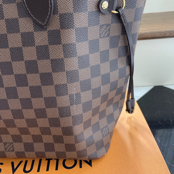 Louis Vuitton Neverfull MM Damier Ebene | Rose Ballerine Interior - Picture 9 of 11